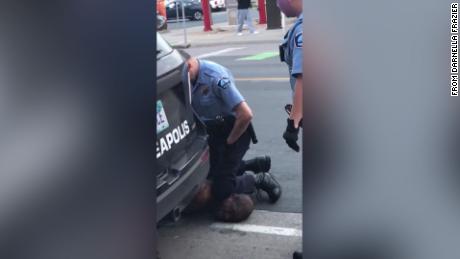 4 Minneapolis cops were fired after showing a kneeling show on the neck of the deceased black man 