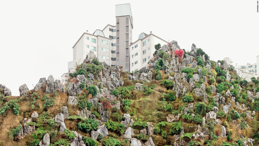 Photographer Seunggu Kim captures artificial 'mountains' of Seoul