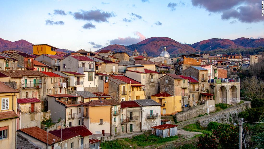 Cinquefrondi: 'Covid-free' Italian town selling $ 1 home