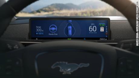 The driver will receive alerts about the status of the Active Driving Assist system from the SUV display.