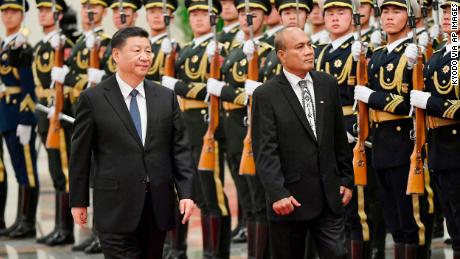 Kiribati President Taneti Maamau attended the welcome ceremony held at Beijing's Great Hall, as well as Chinese President Xi Jinping.