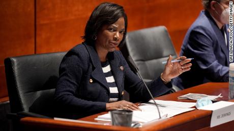 Val Demings & # 39; As Biden's search for a working wife intensifies, the police chief cuts both ways