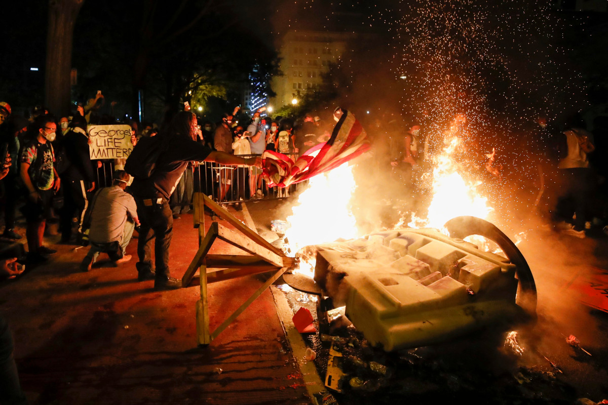 D.C. several fires broke out near the White House as their protests continued to rage