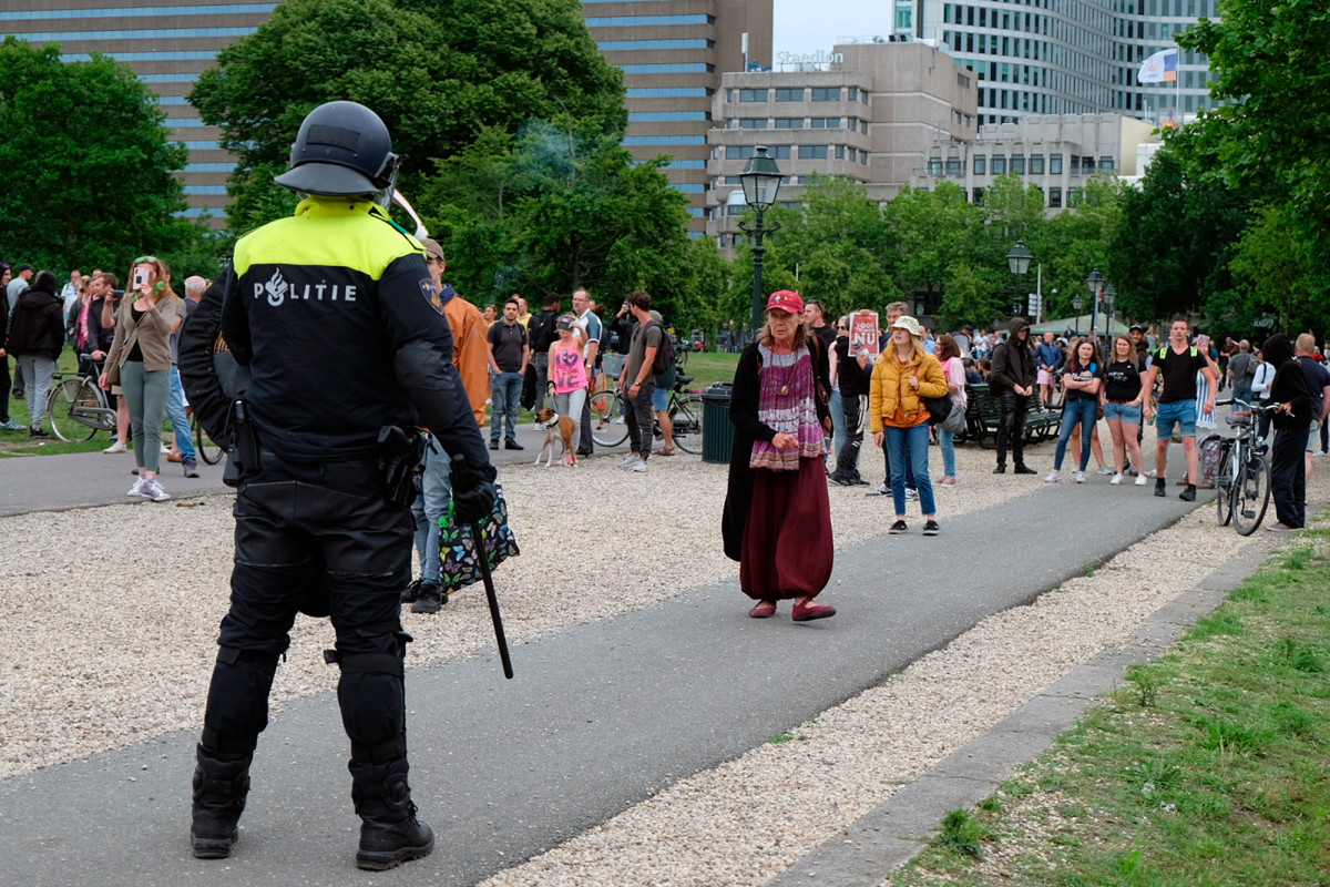 Dutch police detain 400 after protest against coronavirus restrictions