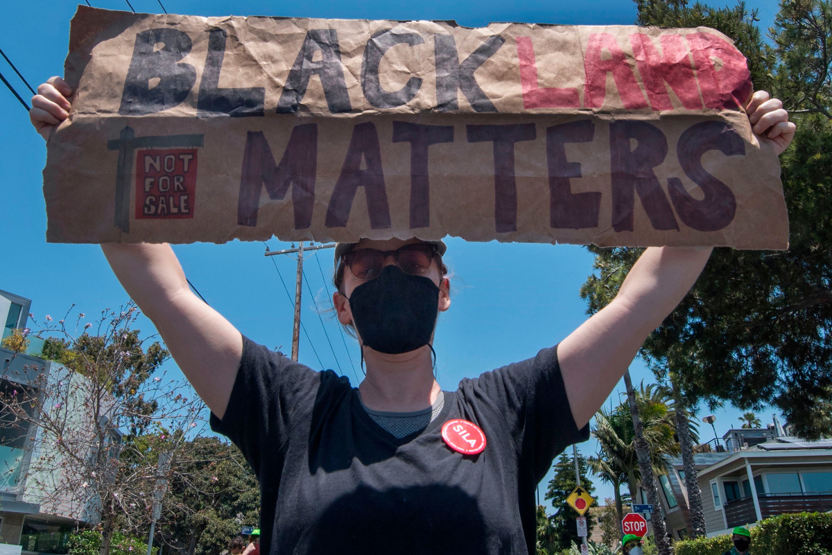 Public employees allegedly destroyed the Black Lives Matter mark