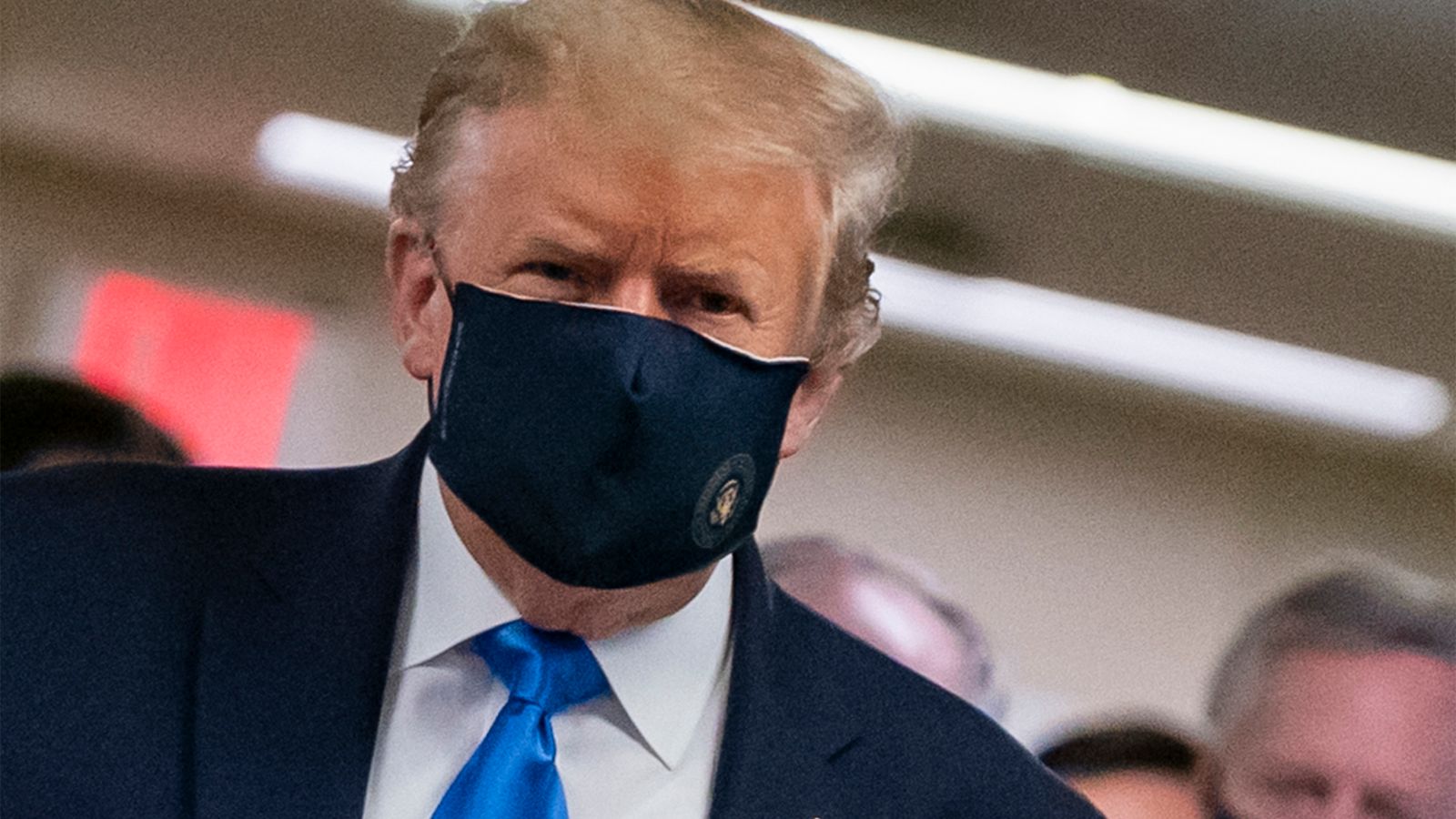 US President Donald Trump wears a mask as he visits Walter Reed National Military Medical Center in Bethesda, Maryland' on July 11, 2020