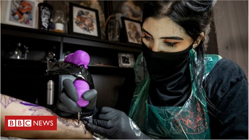 Coronavirus: What are the rules for nail bars and tattoo artists?