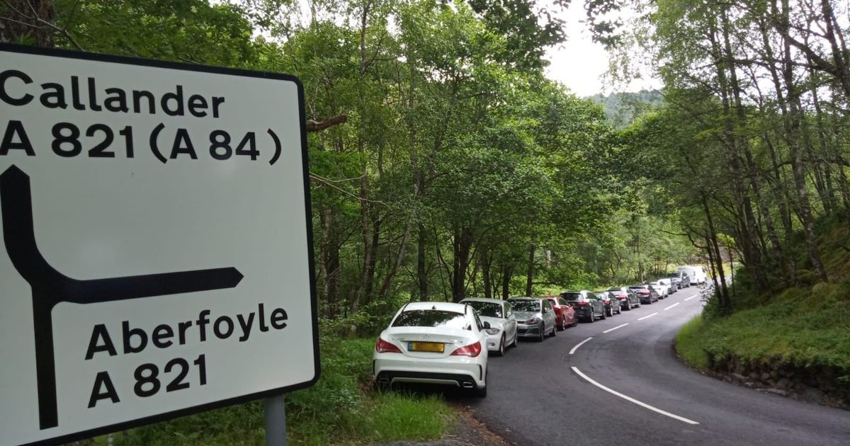 Dangerous parking forces Loch Lomond road closure as visitors flock to beauty spot