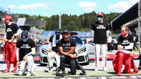 Lewis Hamilton knelt in front of the Austrian Prix, but six drivers chose not to kneel.
