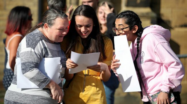 Students react as they check their GCSE results at Crossley Heath Grammar School, amid the spread of the coronavirus disease (COVID-19), in Halifax, Britain August 20, 2020. REUTERS/Molly Darlington