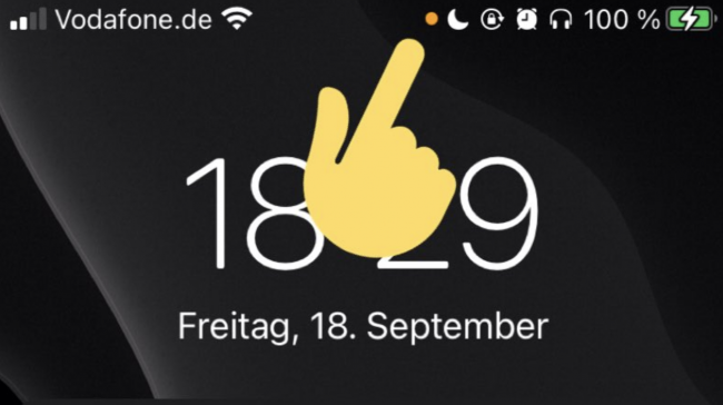 What is the orange dot on my iPhone?  The new iOS 14 at the top of the screen means behind the green and orange lights